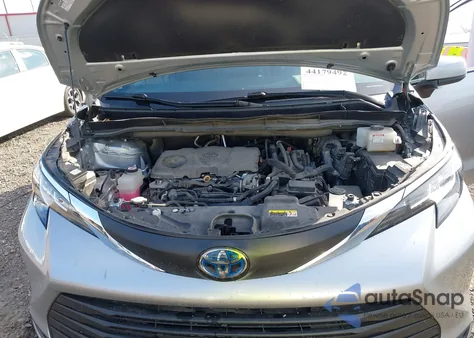 2021 Toyota Sienna Le z USA, uszkodzony, nr VIN 5TDKRKEC5MS014668